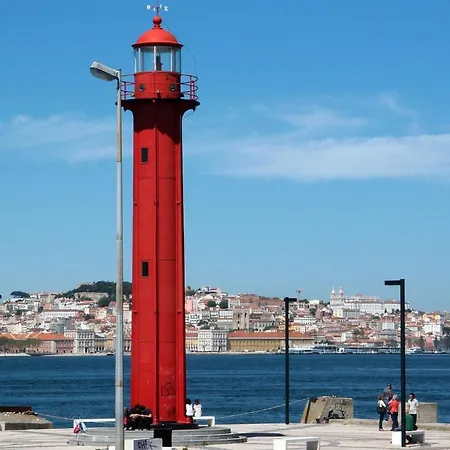 Гостевой дом Cacilhas Guest Алмада